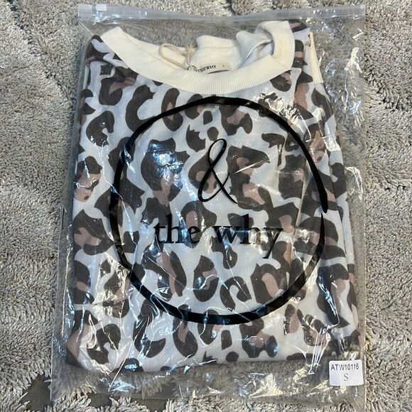 Leopard Printed Crew Neck Top - Picture 5 of 6